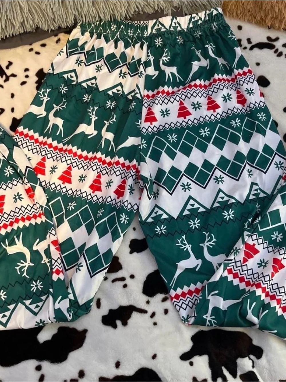 SHEIN Green Merry Christmas Kids Pajama Set with Reindeer and Tree Print